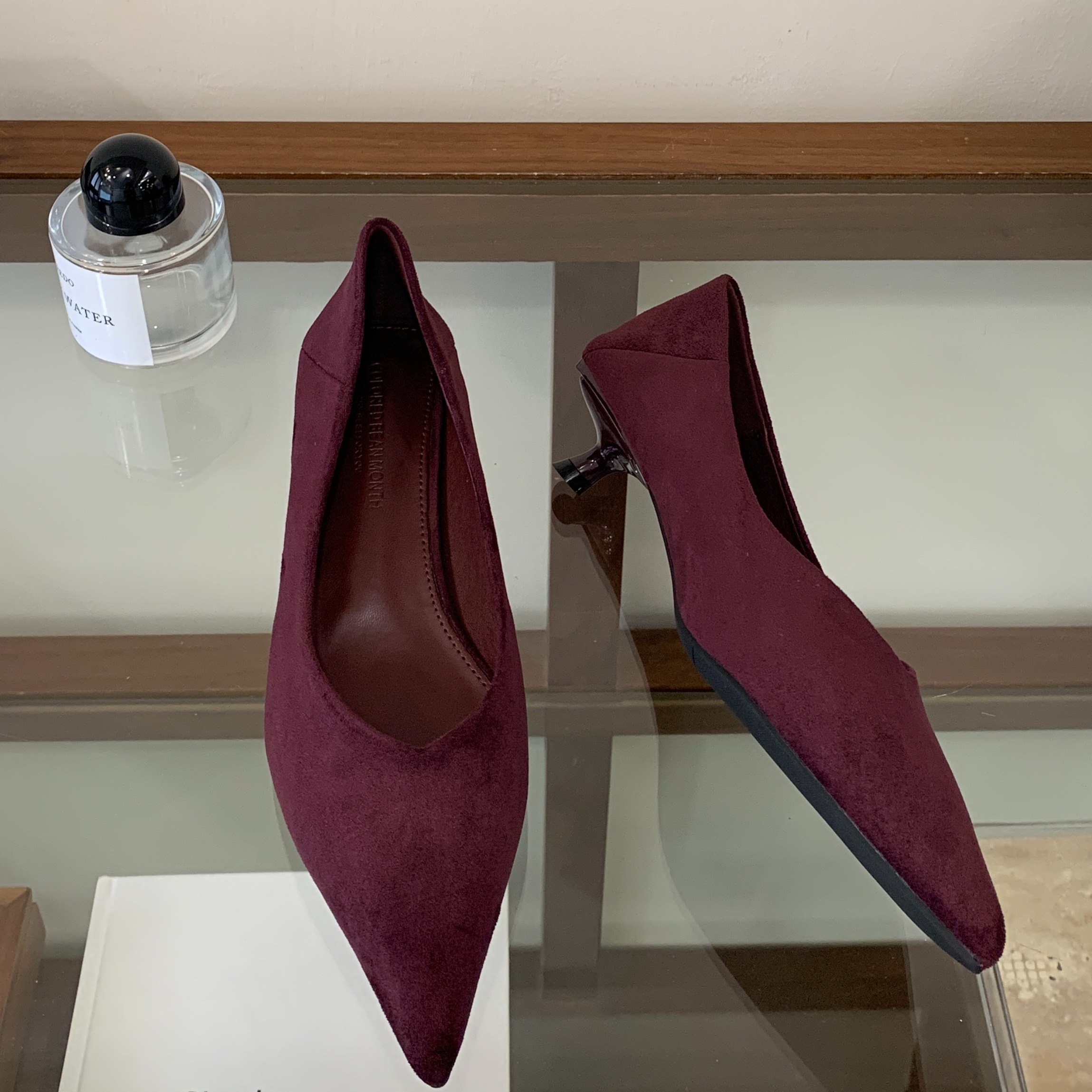 2026 New Autumn Pointed Toe Low Heel Fashion Commuter Comfortable Versatile Shallow Vintage Women's Flats - Image 5