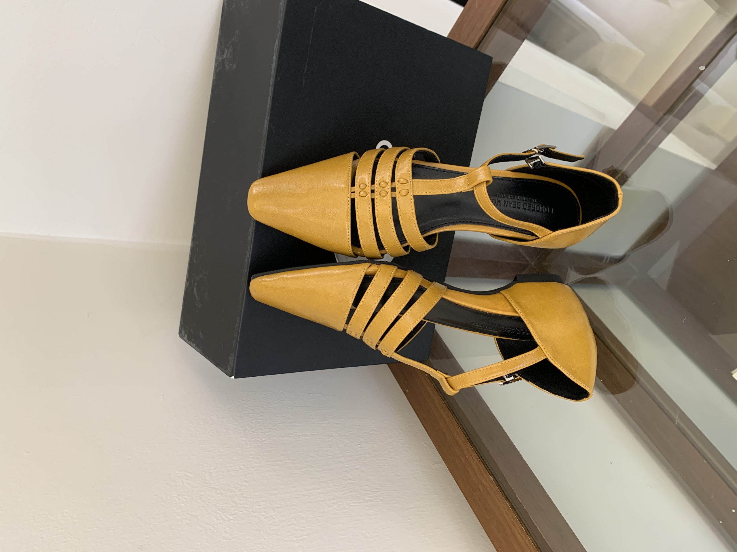 2026 Summer Retro Hollow-Out Closed-Toe Low Heel Chunky Heel Women's Casual Office Shoes - Image 2