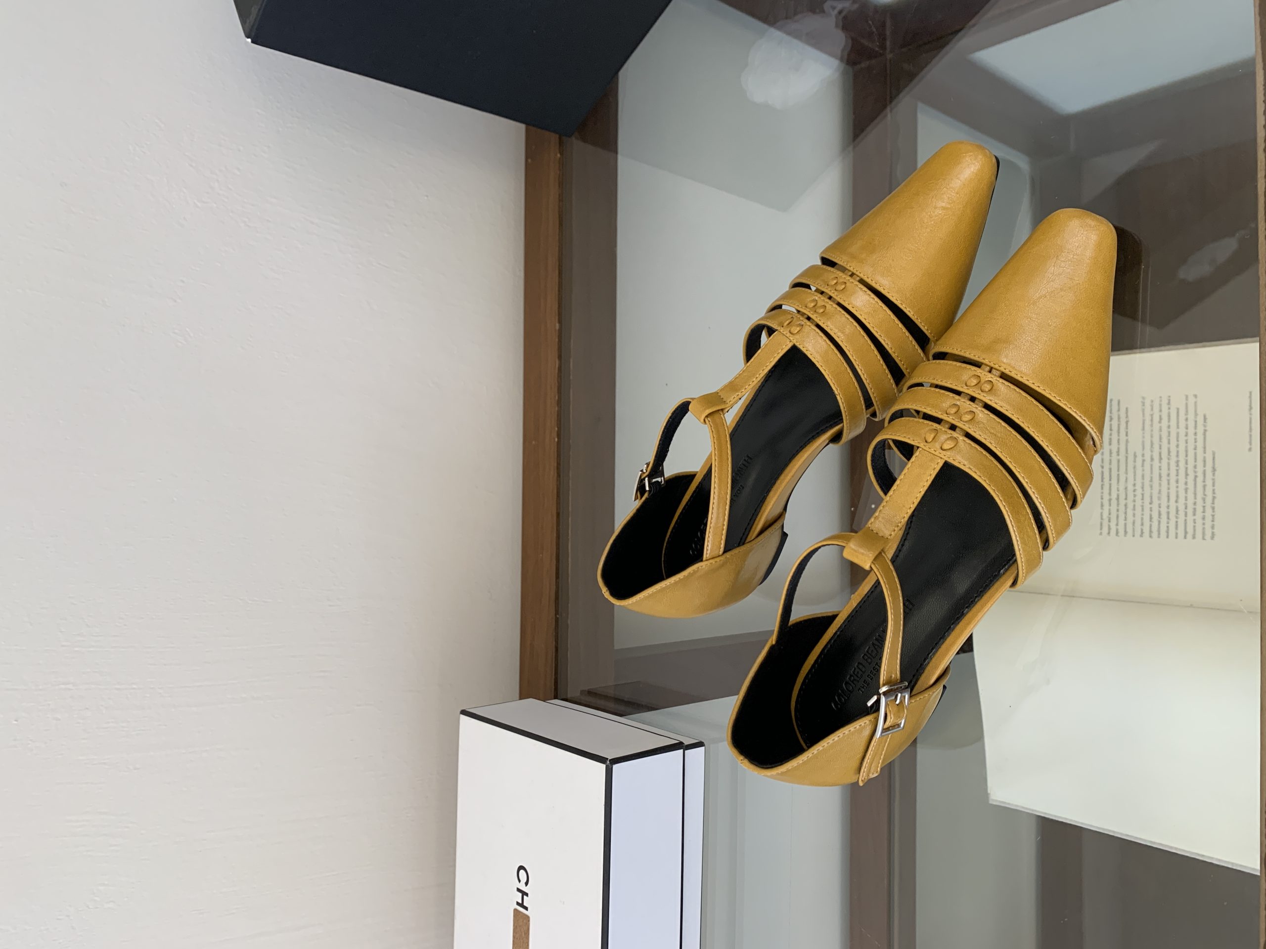 2026 Summer Retro Hollow-Out Closed-Toe Low Heel Chunky Heel Women's Casual Office Shoes - Image 4