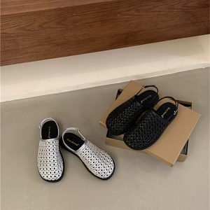Korean Style Woven Hollow Out Closed Toe Slippers for Women 2025 New Summer Sandals Comfortable Beach Shoes with Strap